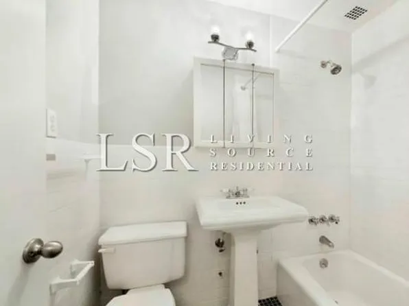 215 E 24th St APT 305, Manhattan, NY 10010
