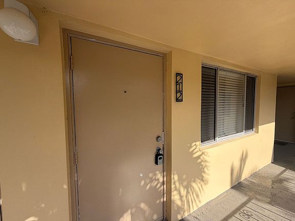 5th image of 515 S Sequoia Dr APT 212