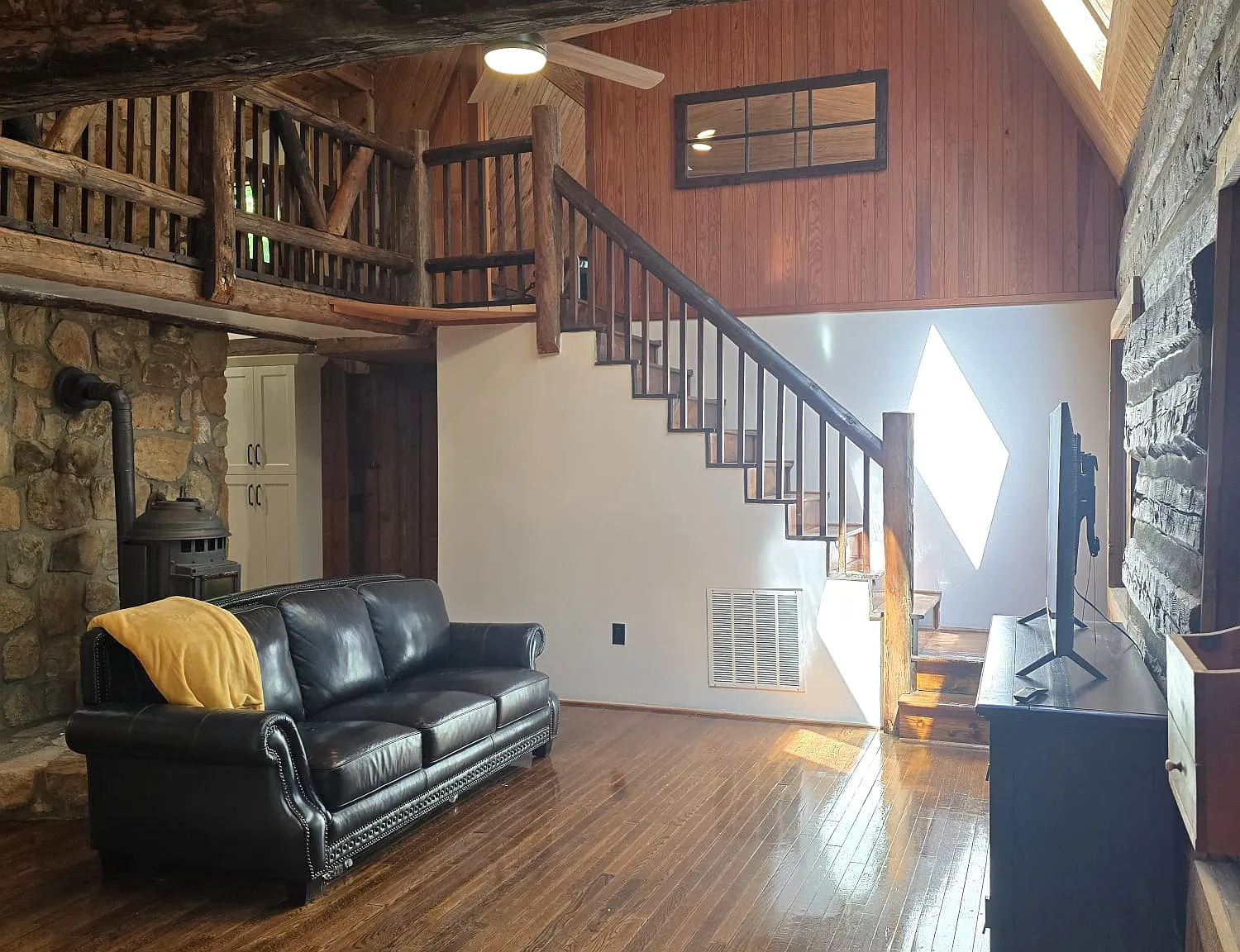 3 bed, 3.5 bath, 2226 sqft, $2,590 — Photo 4