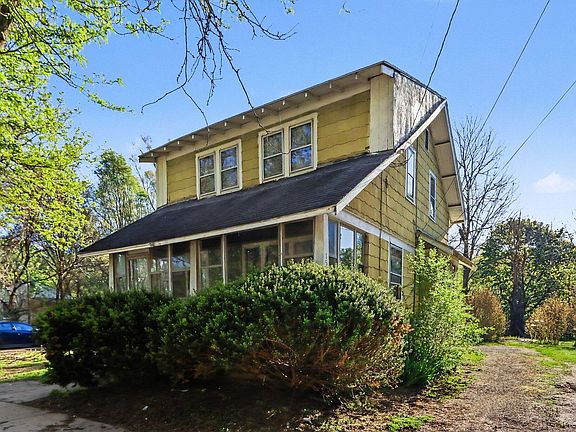 2nd image of 1530 N Park St