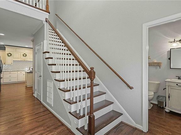 4th image of 419 Quaker Ridge Ct