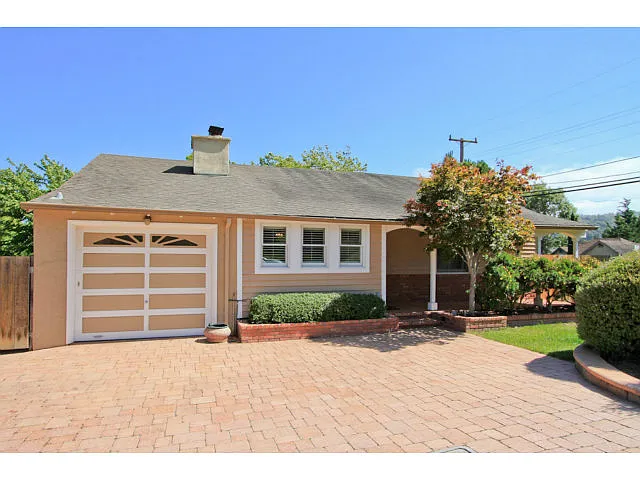 2041 Alden St photo 1