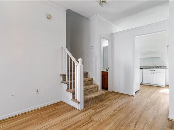 4th image of 1310 Hampshire Dr #1