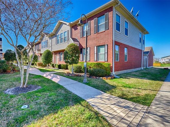 2nd image of 1733 Kemah Village Dr