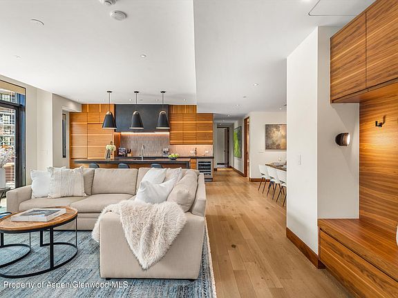 4th image of 77 Wood Rd #404