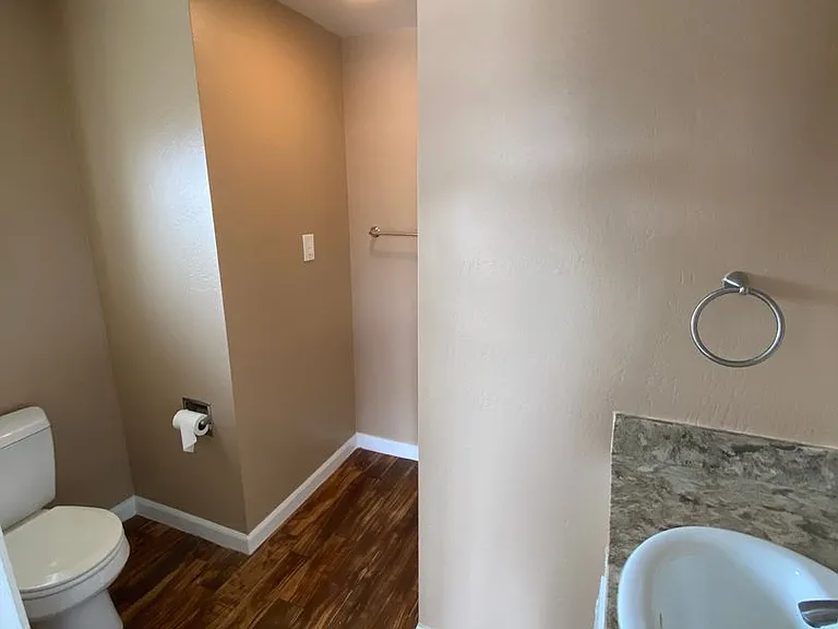 593 Venus Ave — Photo 7