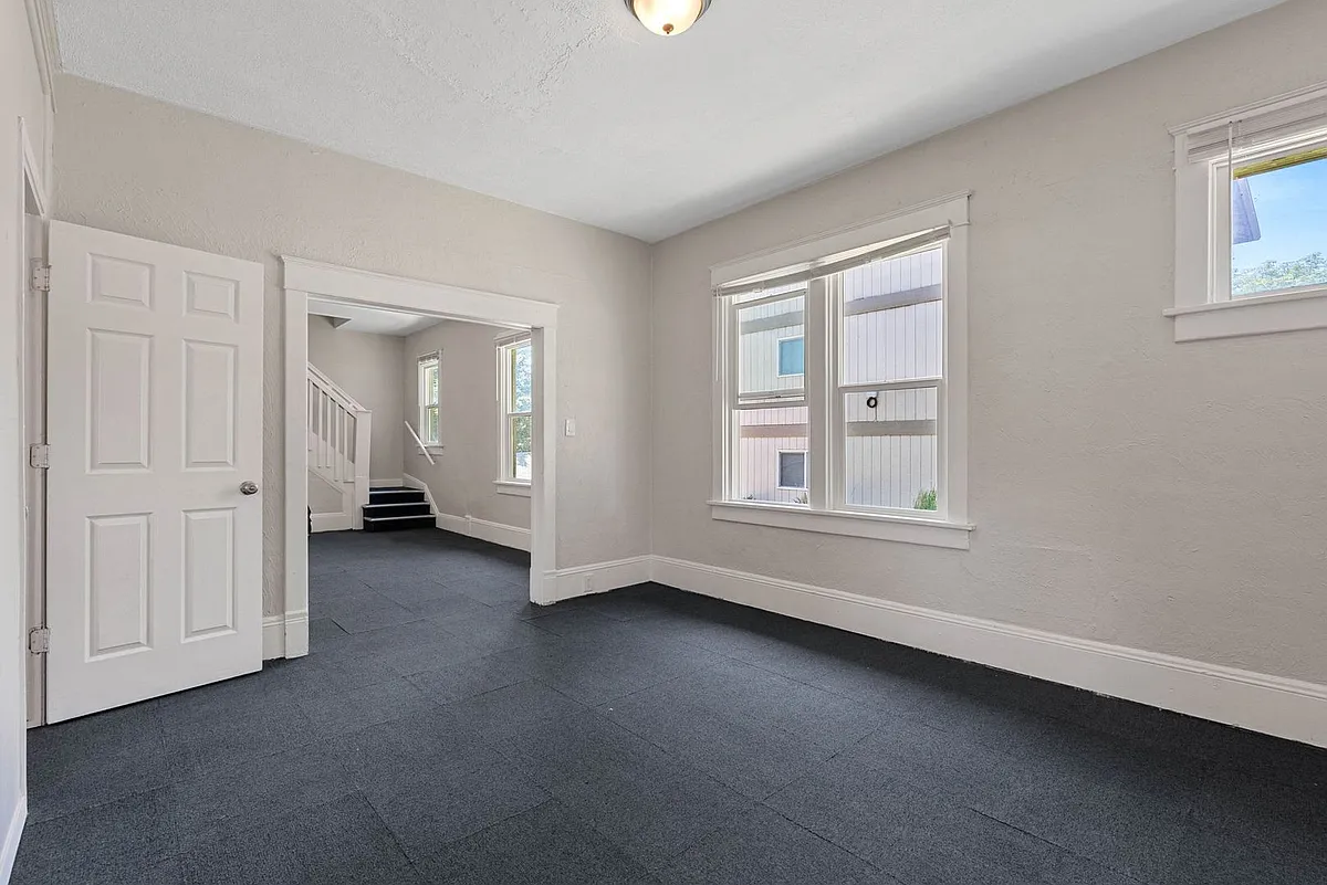 Building Photo - 315 6th St