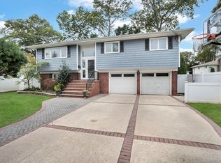 978 Little Whaleneck Road, North Merrick, NY 11566