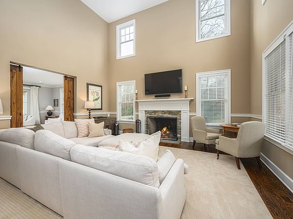 4th image of 20 Bay Woods Dr