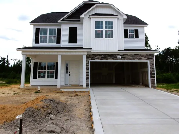 1149 Hedgewood Dr, Hope Mills, NC 28348