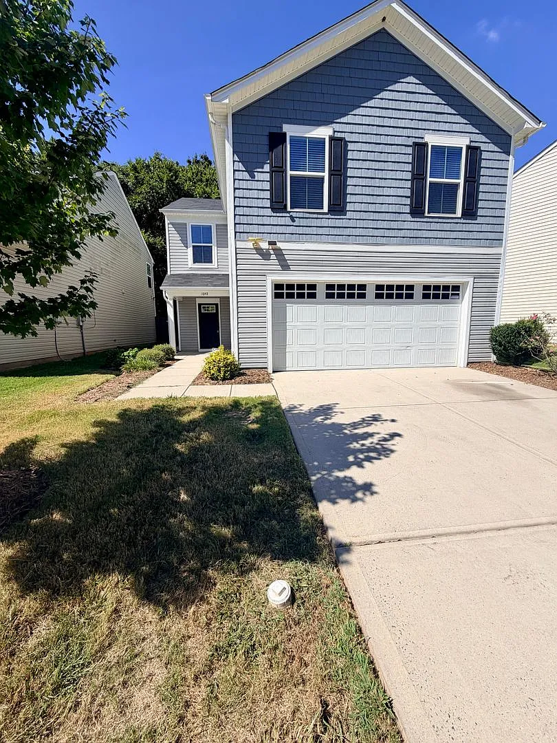 Well Maintained 4BR/2.5BA Home Minutes from Uptown — Photo 1