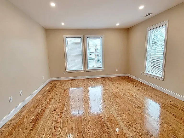 64 Waverly St — Photo 9