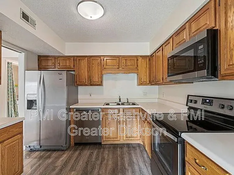 717 Barlin Ct — Photo 11