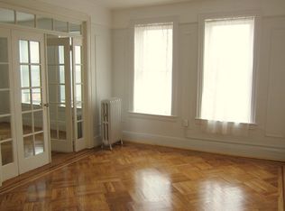3142 36th St APT 1R, Astoria, NY 11106
