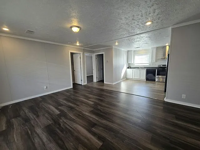 3 bed, 2.0 bath, 1120 sqft, $1,990 — Photo 2