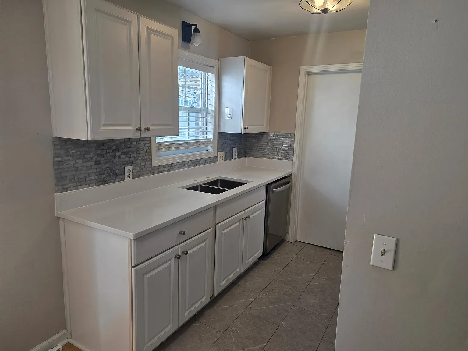 2 bed, 984 sqft, $1,800 — Photo 3