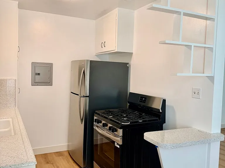 366 Redondo Ave — Photo 2