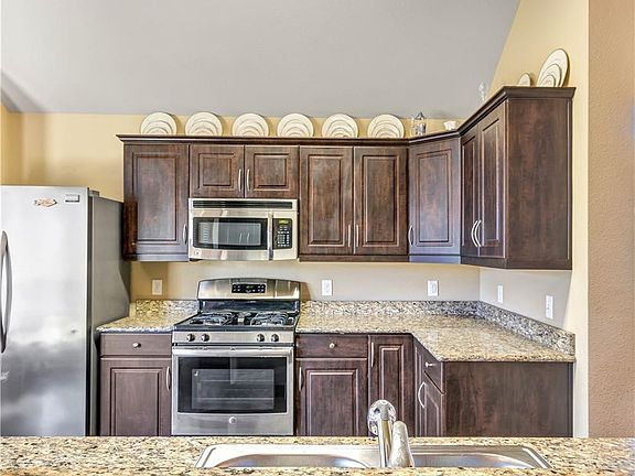 5th image of 15308 Carriker Ct