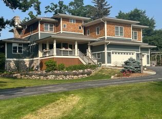 3706 N Hickory Ln, Oconomowoc, WI 53066