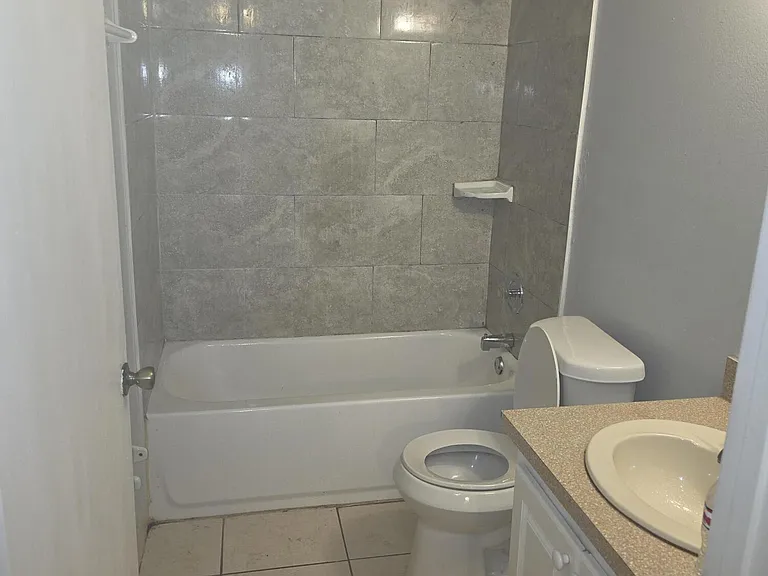 905 Southridge Rd #202D — Photo 10