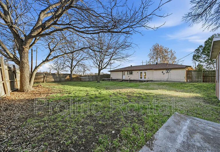 610 Creek St — Photo 12