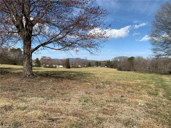 0 W King St, King, NC 27021