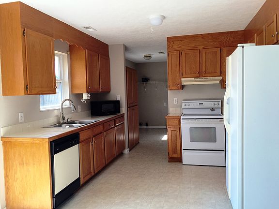 5th image of 124 Hampton Glen Dr