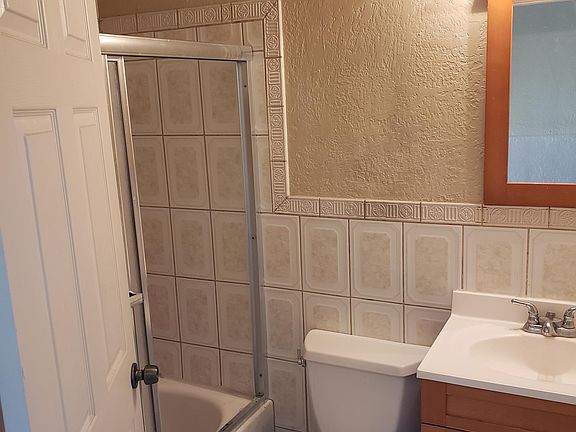 4th image of 1130 1/2 Plain St