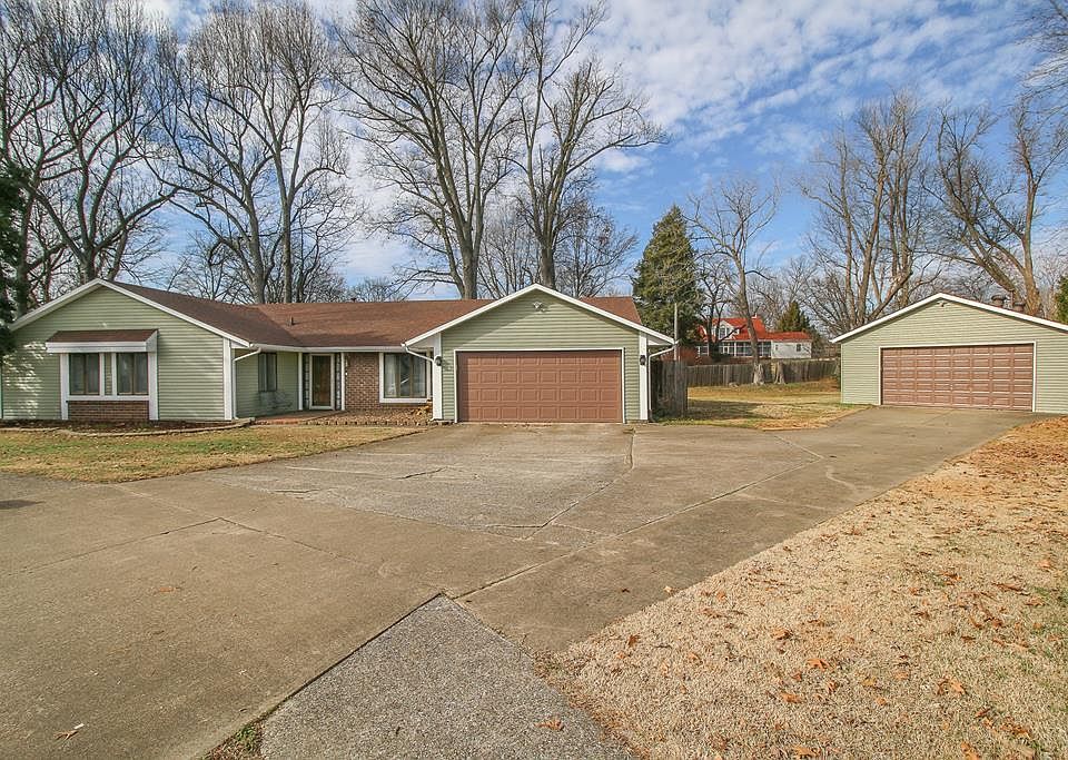 1st image of 814 Mary Lou Ct