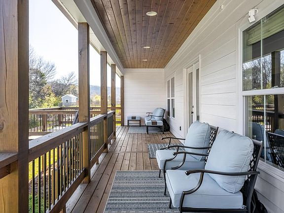 3rd image of 5043 Judd Way NW