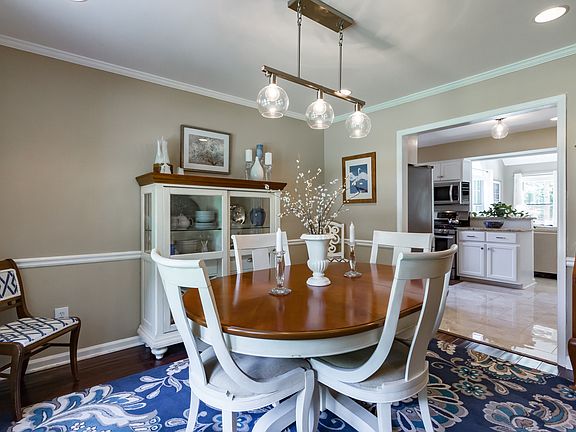 4th image of 627 Ambrose Ln