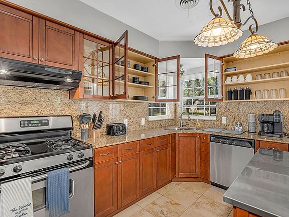 5th image of 2240 Lawndale Dr