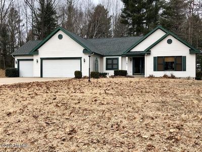 1281 N Hillside Dr, Ludington, MI, 49431