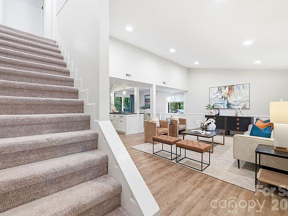 4th image of 127 Rustic Way Ln