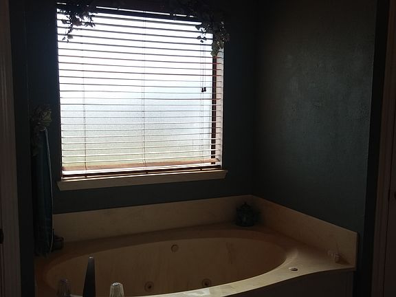 Master Bathroom Jacuzzi 