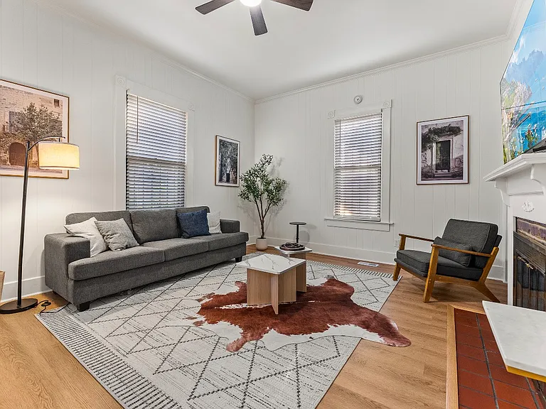 2042 Elzey Ave — Photo 2