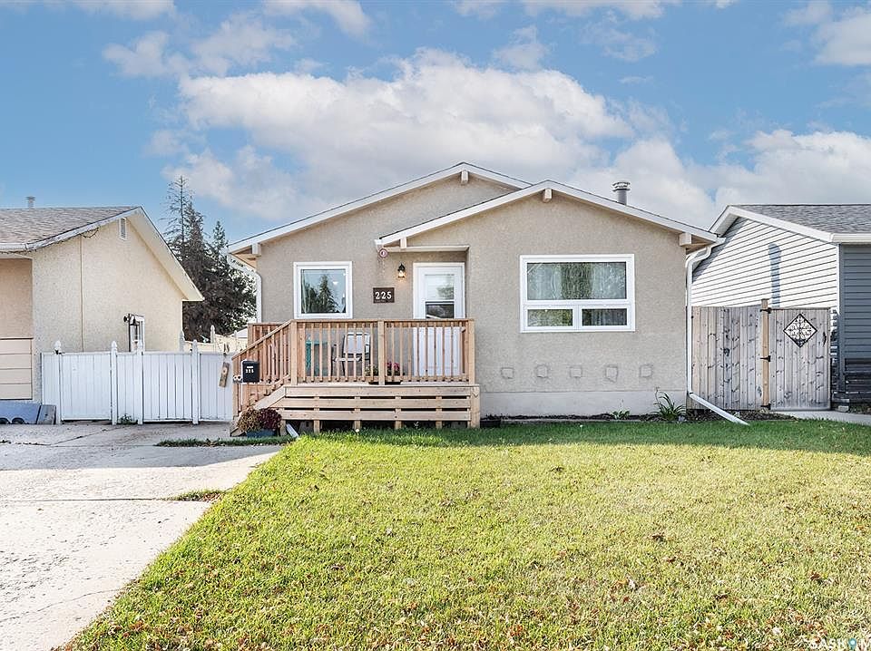 1st image of 225 Cartier Cres