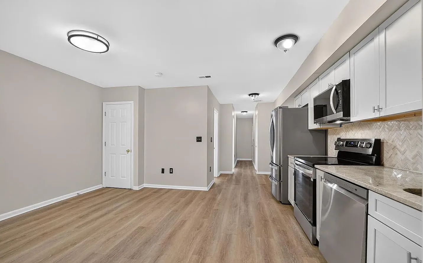 2 bed, 700 sqft, $1,800 — Photo 3