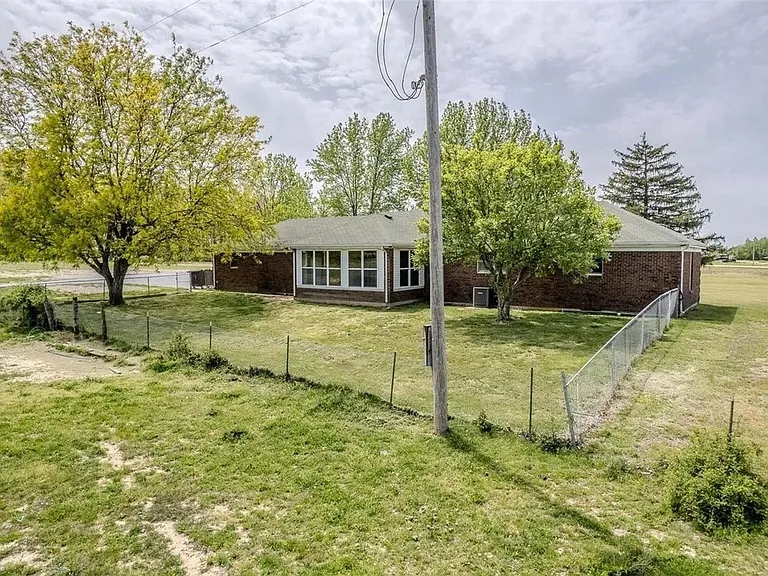 27018 N Highway 5 — Photo 4