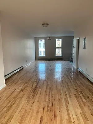 Rented by Heights Realty Advisors | media 21