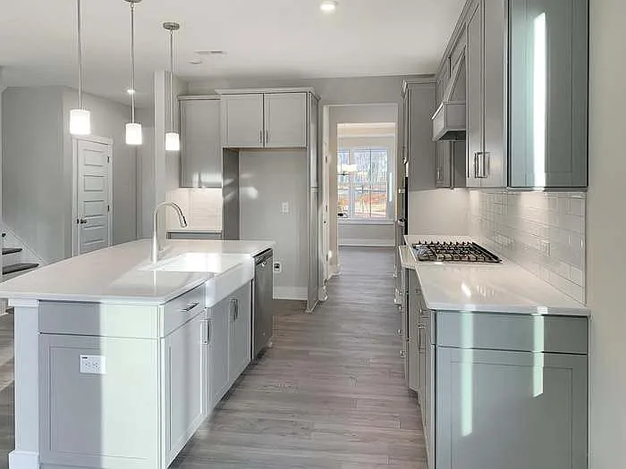 321 Carolina St — Photo 4