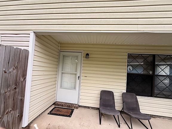 4th image of 1718 Bennetts End