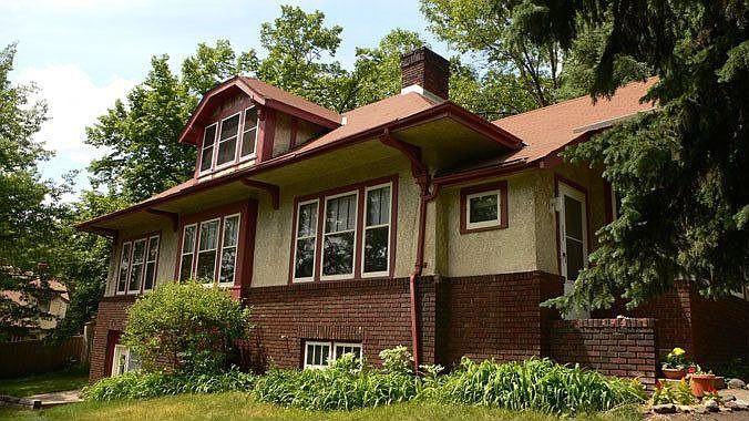 Lovely Arts and Craft Home with Spacious Interior.