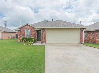 4008 Applegate Dr, Moore, OK 73160