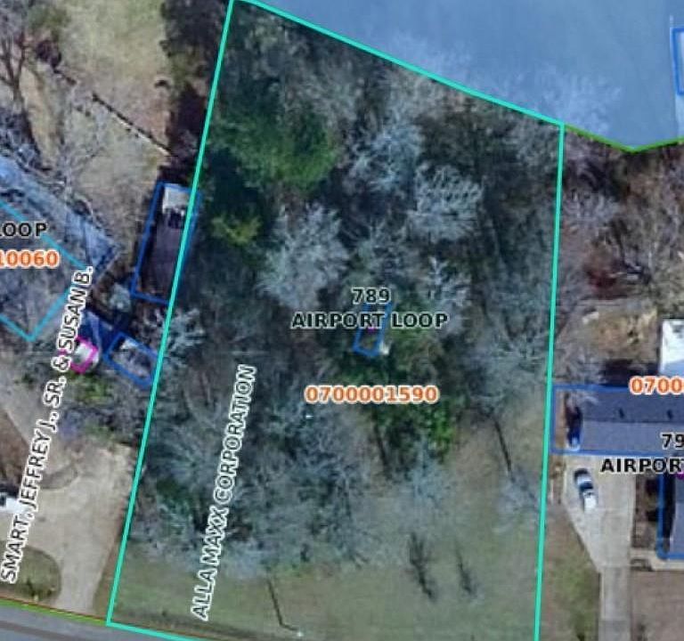 2nd image of 789 Airport Loop