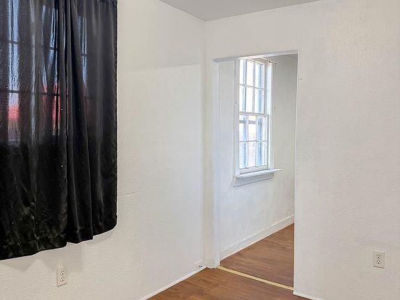 5th image of 115 Steen Ave