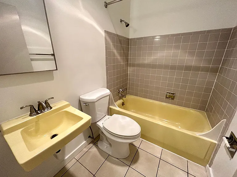 Bayview Apartments — Photo 20