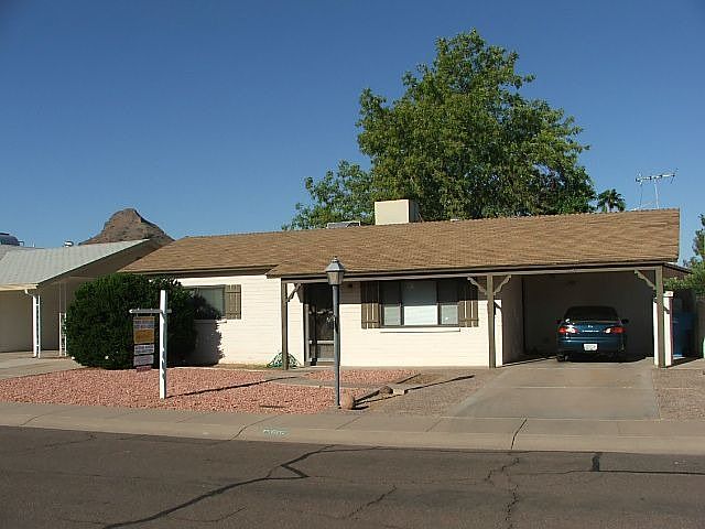 Great curb appeal w/low-no maintenance.