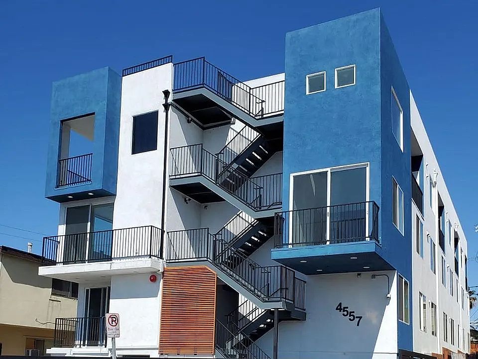 1st image of 4557 Rosewood Ave #4
