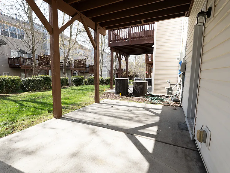 14136 Winford Ln — Photo 8